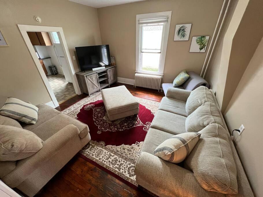 The Purple Door Apt In The Heart Of Radford City Exterior photo